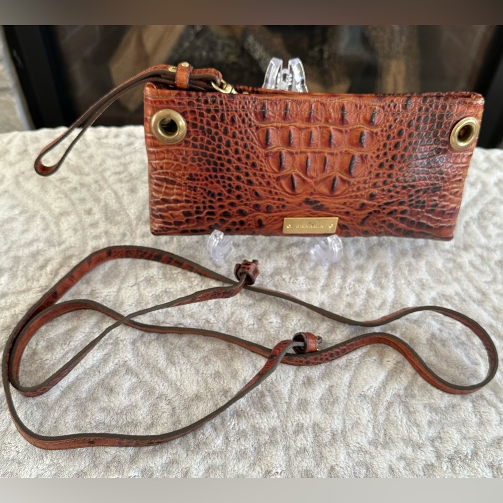 ✨Brahmin Wristlet Clutch in Melbourne Croc Embossed Leather Detachable strap